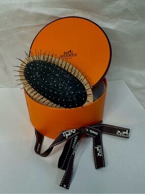 Hermès Orange and Black Round Box Hair Brush Set